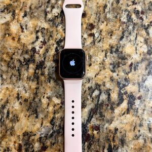 Rose Gold Apple Watch SE GPS 40MM  w/ extra bands!